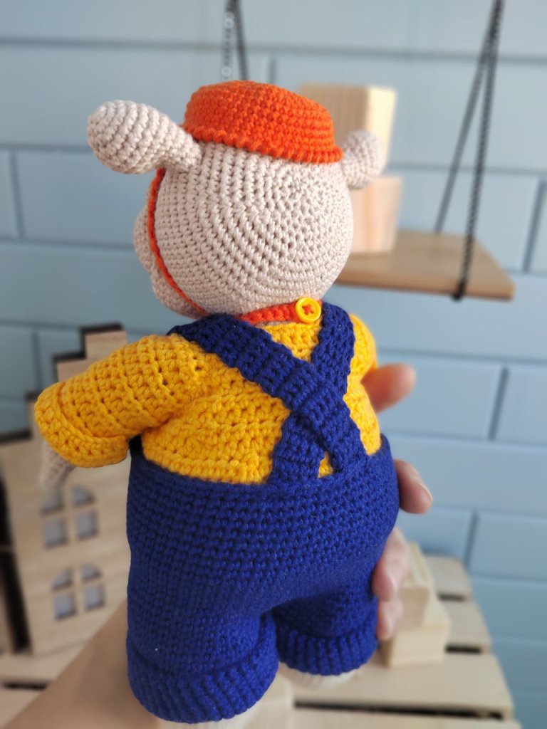 Вязаная игрушка ручной работы Бегемот-строитель, Подарок для ребёнка и декор