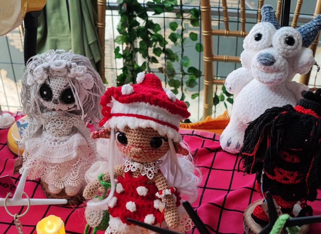 Кукла белая