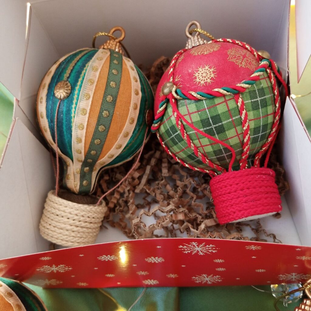 Елочное украшение — воздушный шар .Набор из 2-х шаров.