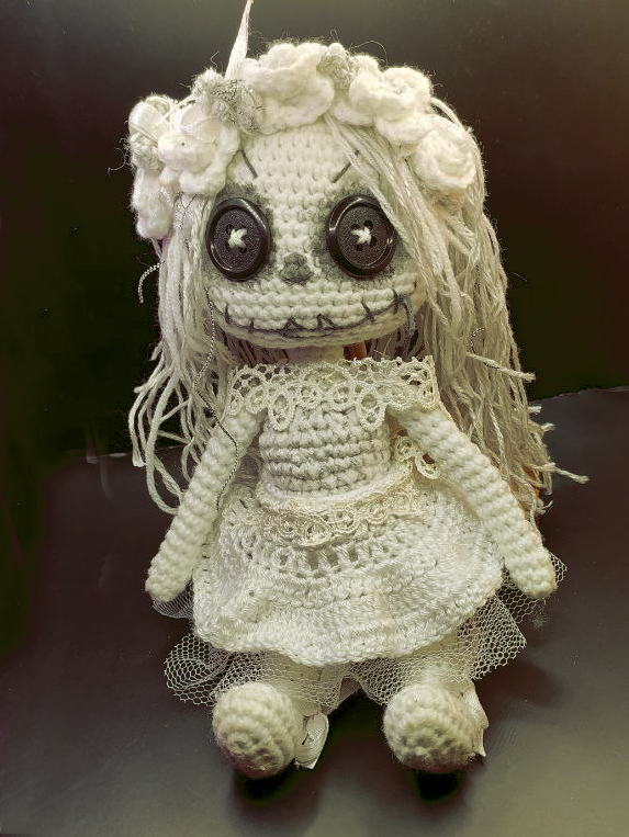 Кукла белая