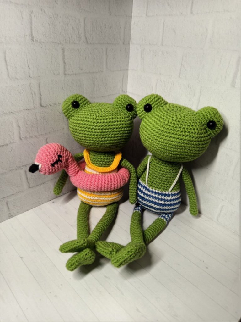 Пара лягушат