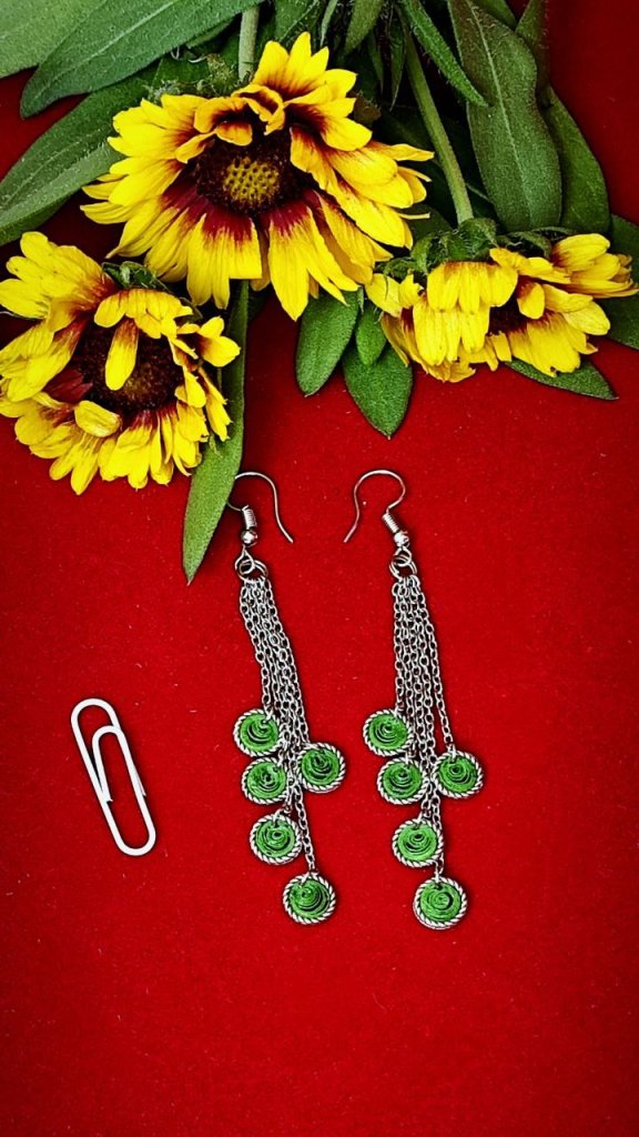 Брошь булавка и серьги с элементами квиллинг.