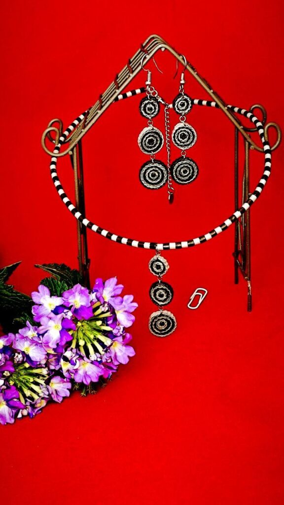 Комплект украшений квиллинг.