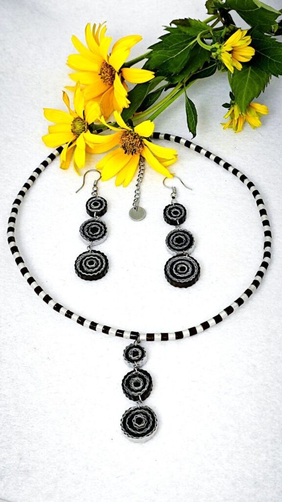 Комплект украшений квиллинг.