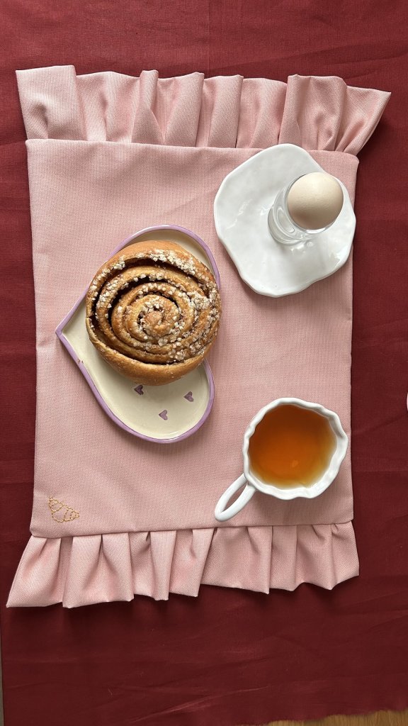 Столовая салфетка с рюшами розовая