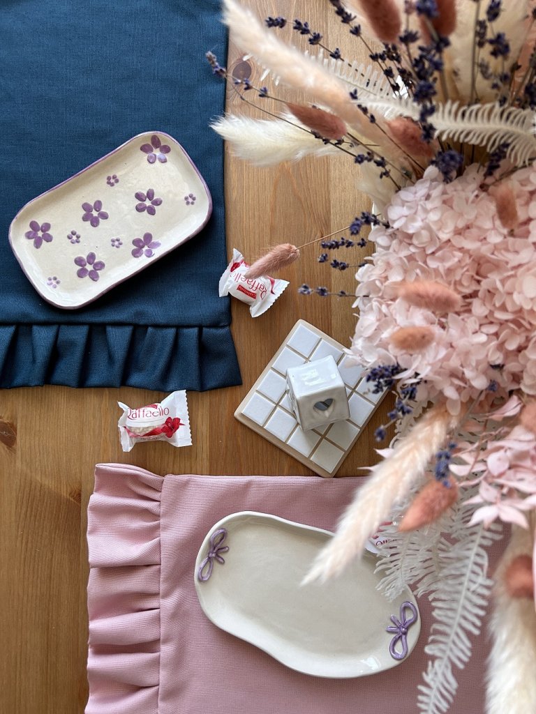 Столовая салфетка с рюшами розовая