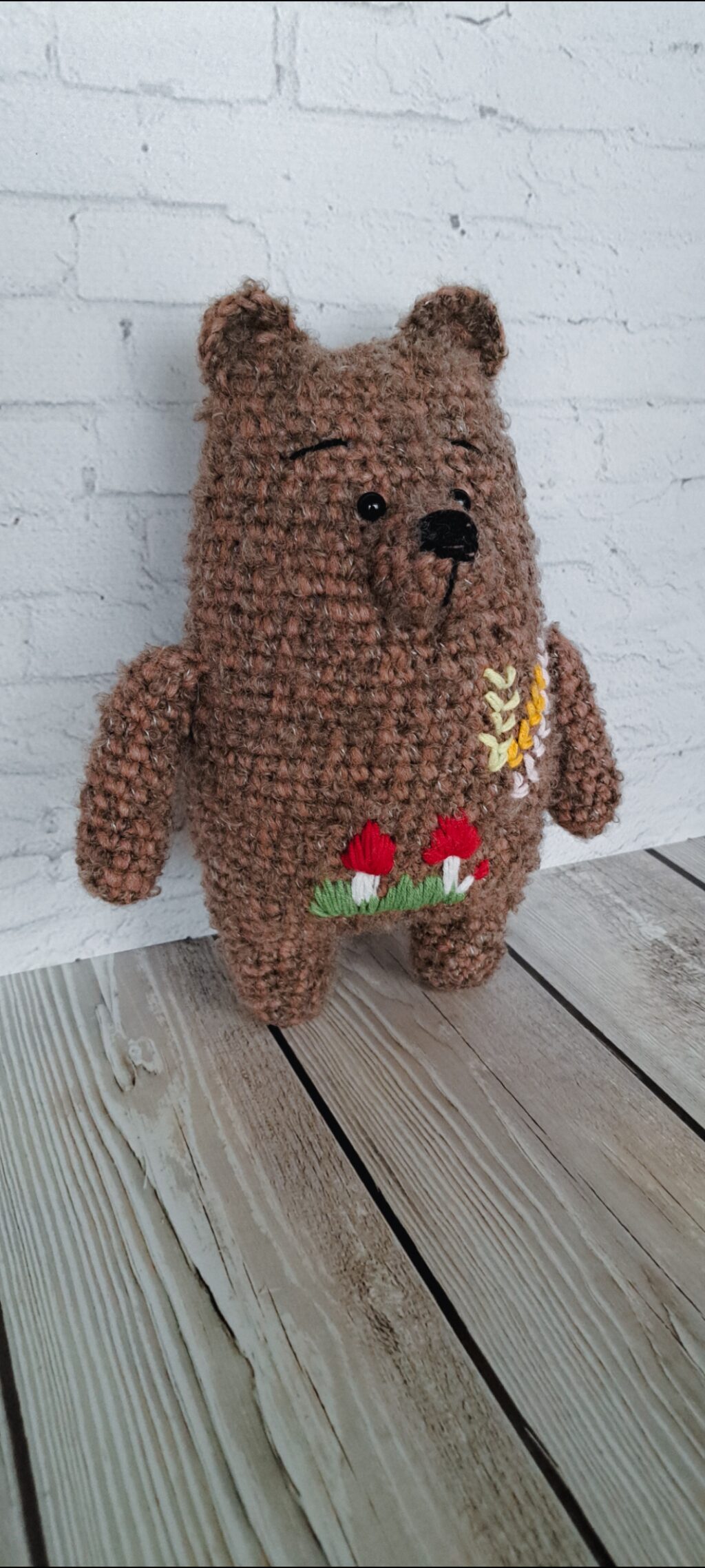 Вязаный мишка ручной работы
