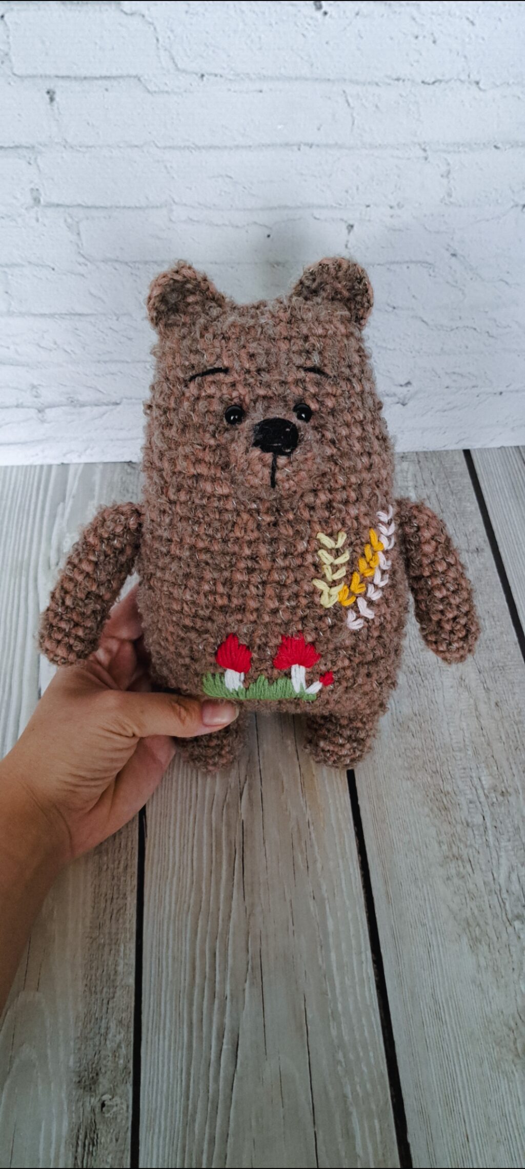 Вязаный мишка ручной работы