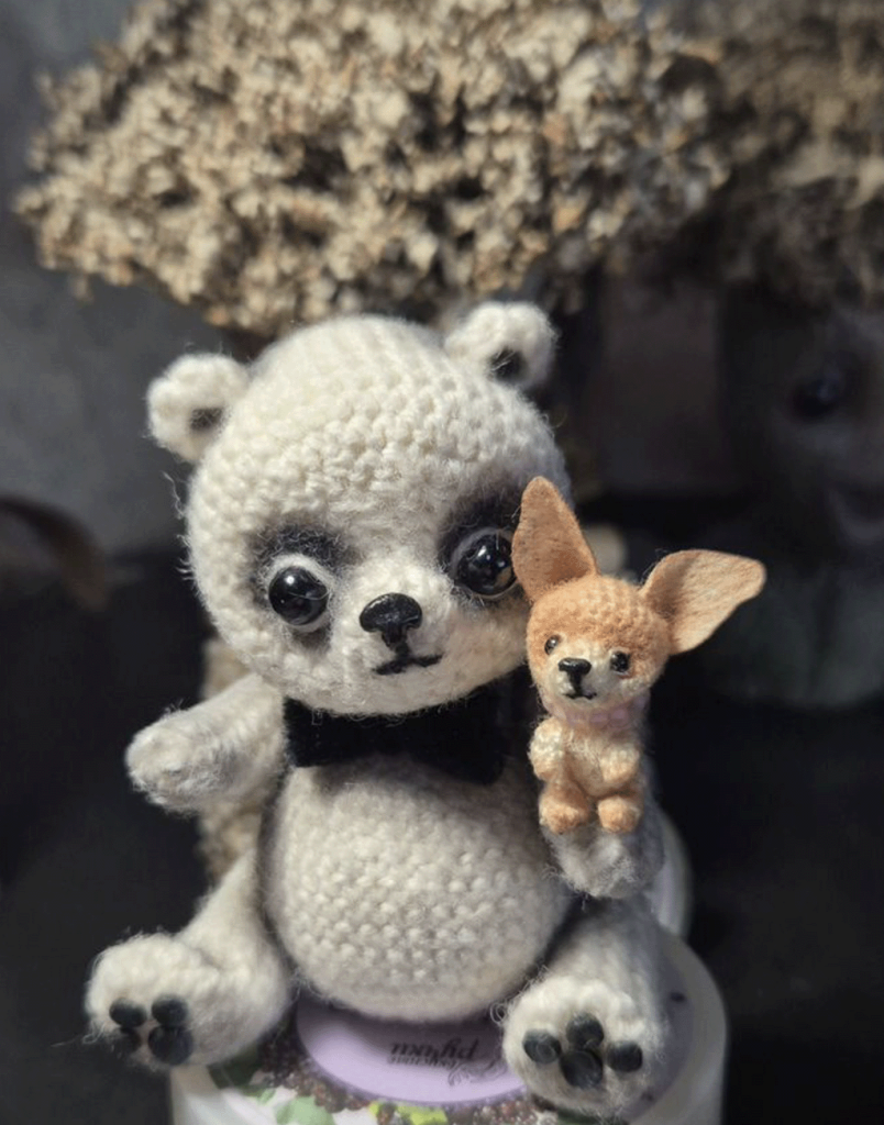 Вязаная миниатюрная игрушка чихуахуа Печенька