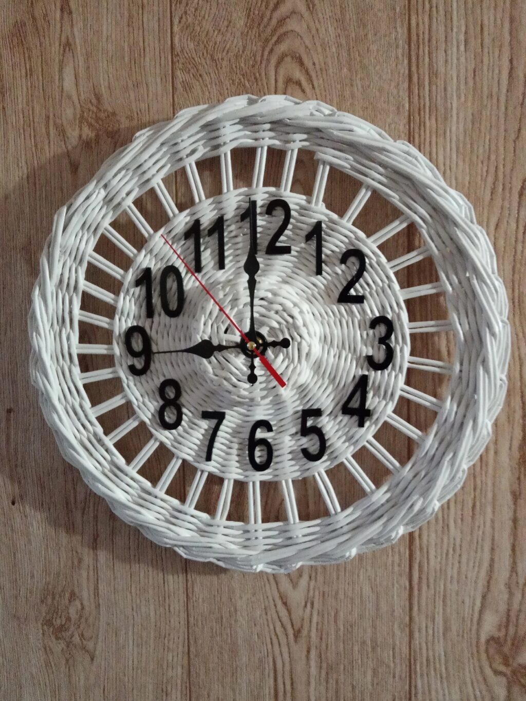 Часы настенные плетеные из эколозы