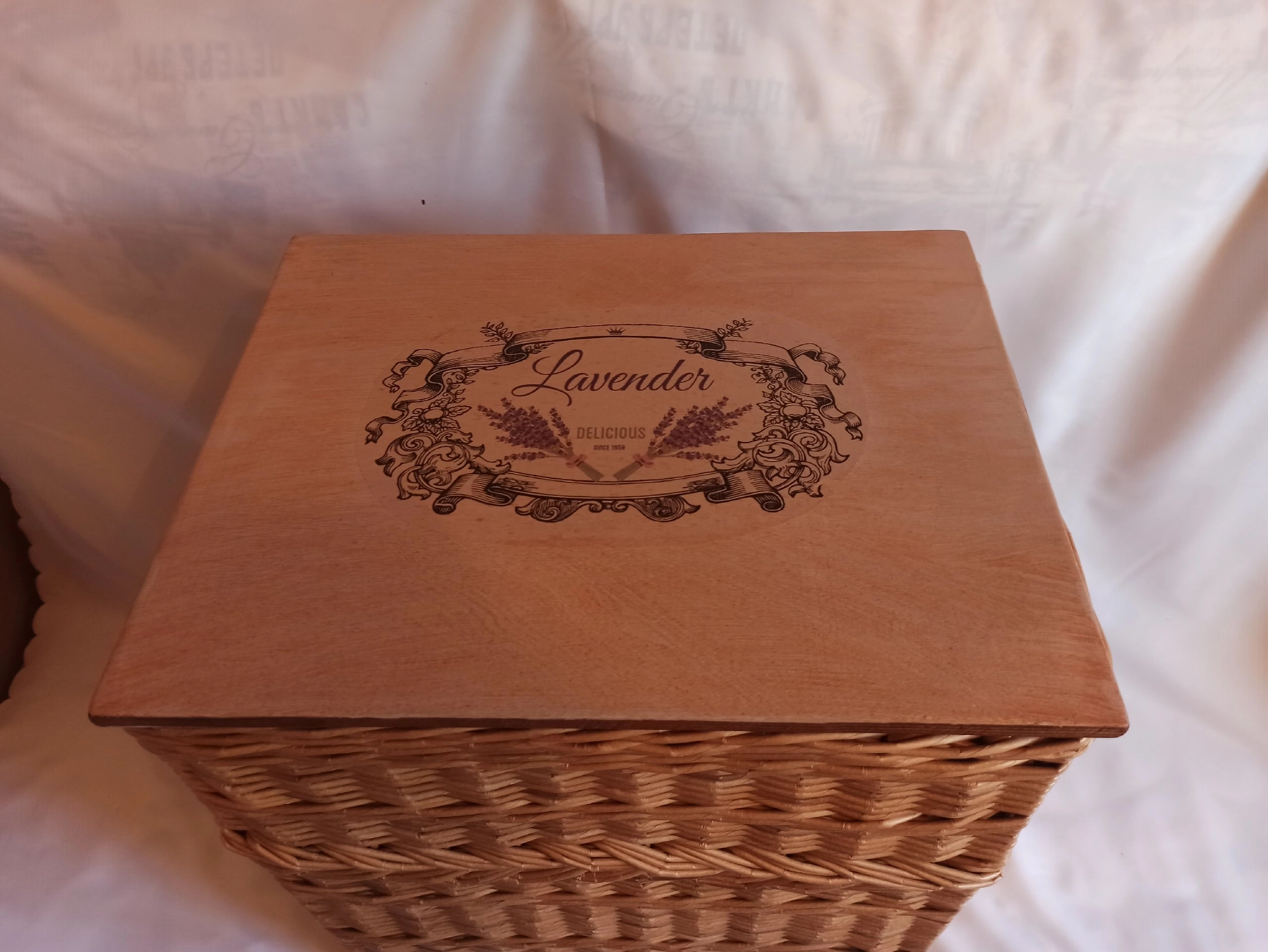 Плетеный короб для белья