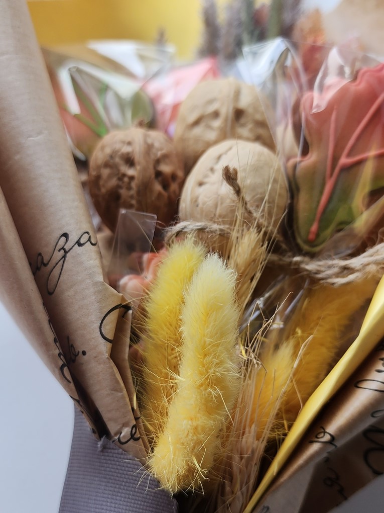 Фуд букет из пряников и орехов