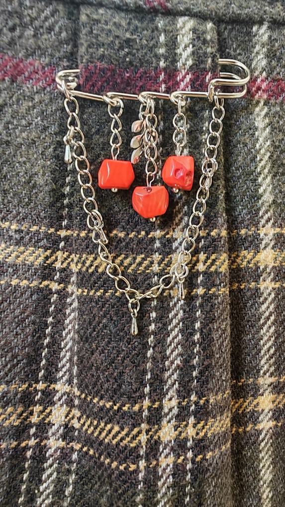 Брошь булавка «Костры рябин»