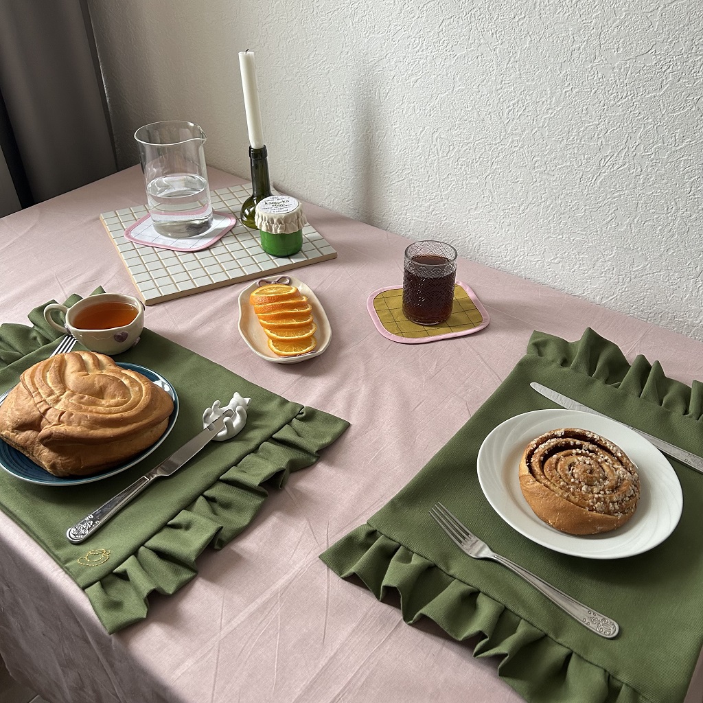 Столовая салфетка с рюшами зеленая