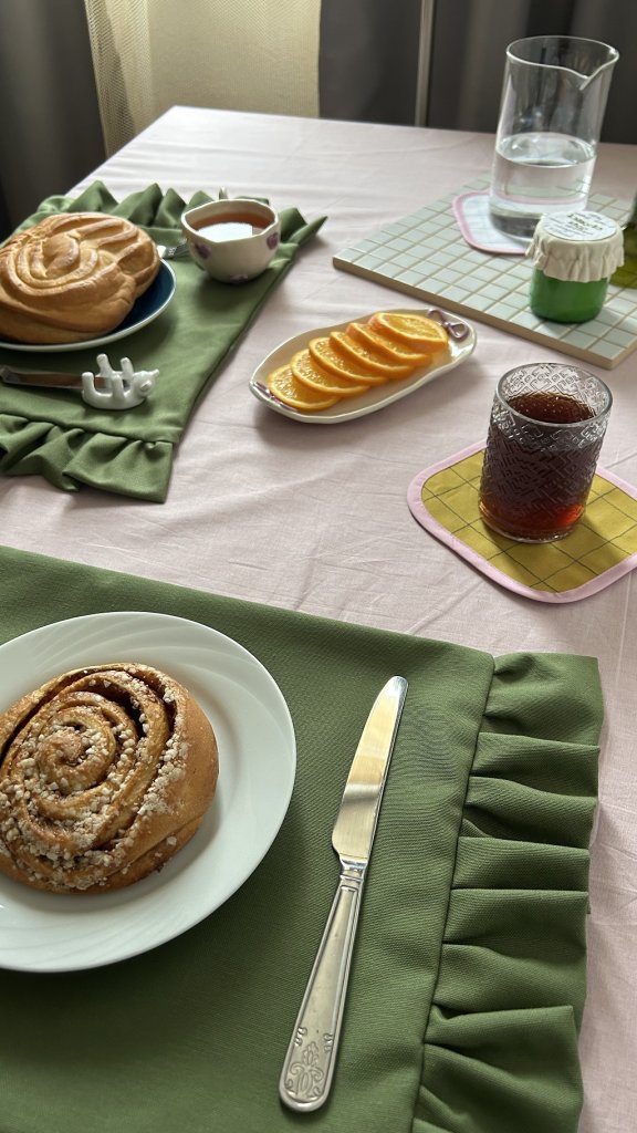 Столовая салфетка с рюшами зеленая