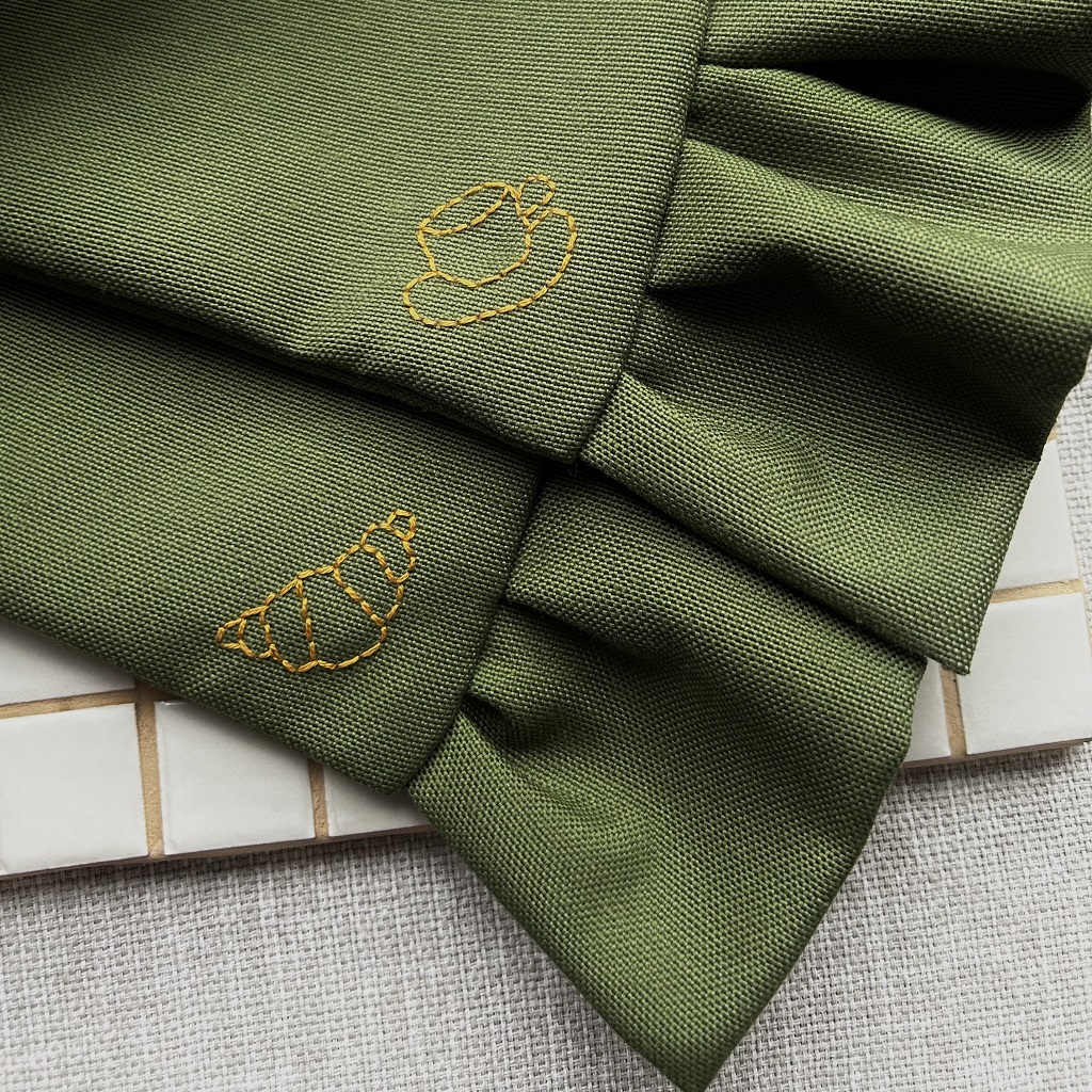 Столовая салфетка с рюшами зеленая