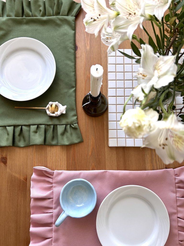 Столовая салфетка с рюшами зеленая