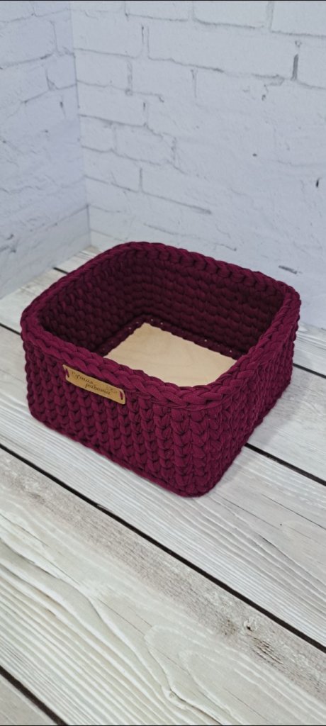 Корзинка квадратная из трикотажной пряжи