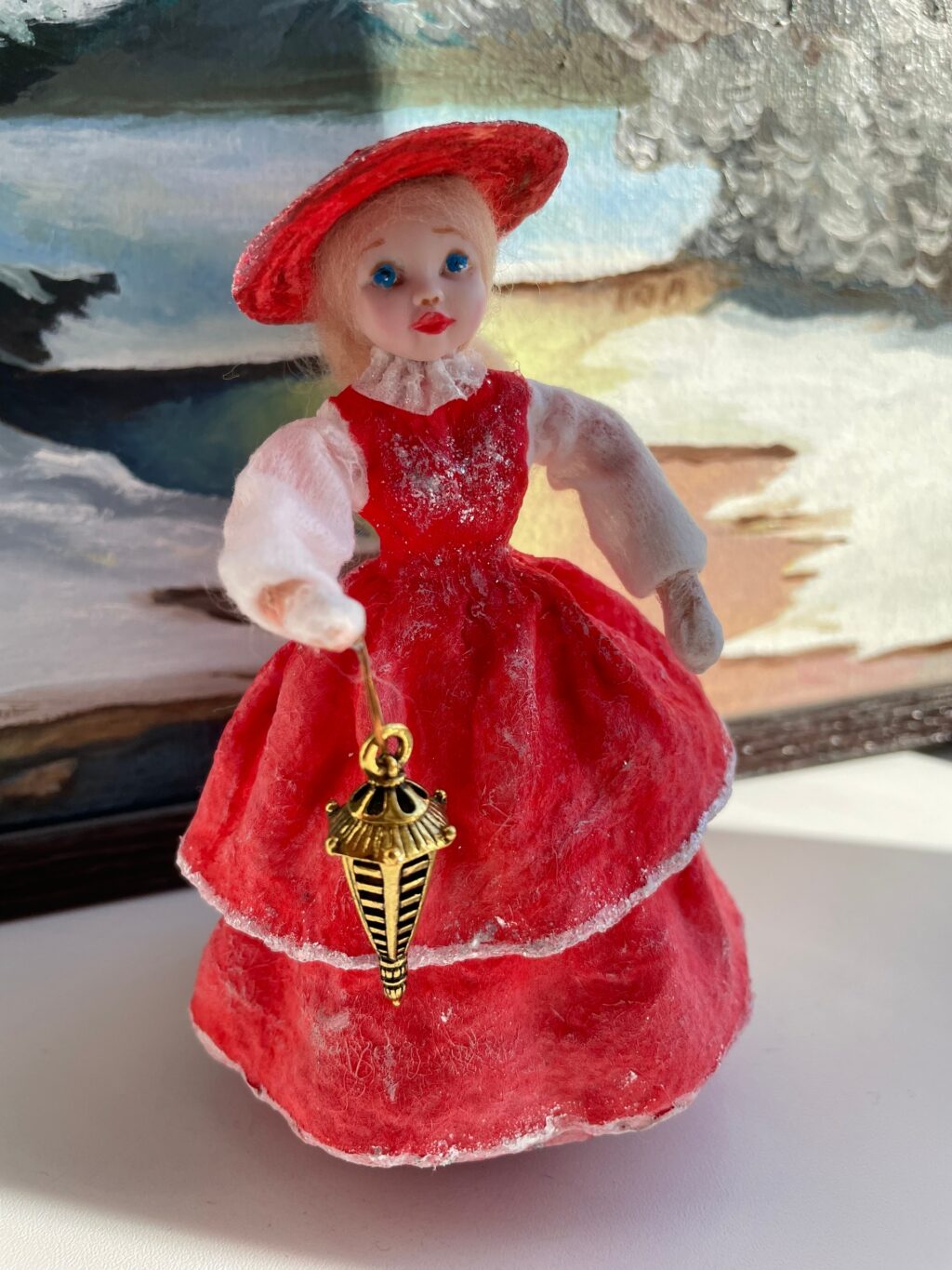 Ватная игрушка «Дама с фонариком»