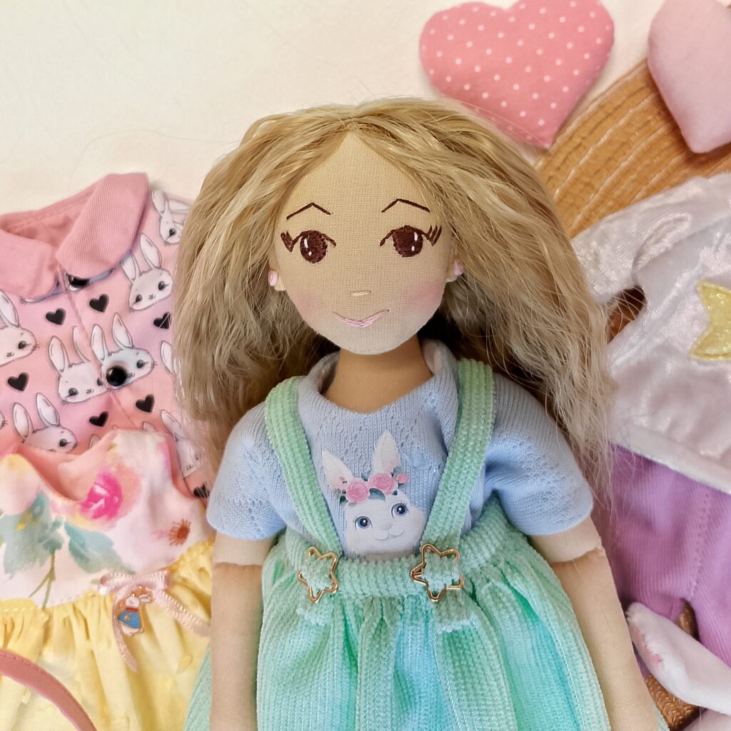 Кукла с одеждой ?