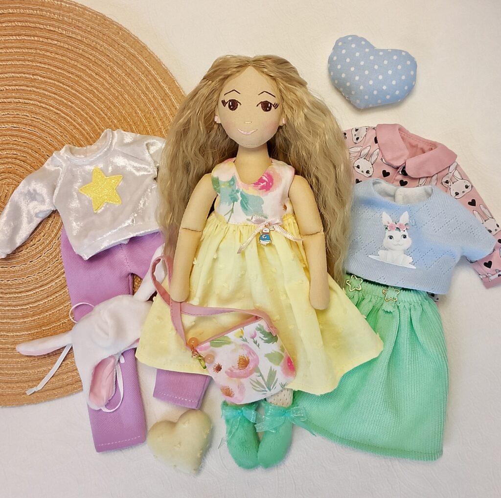 Кукла с одеждой ?