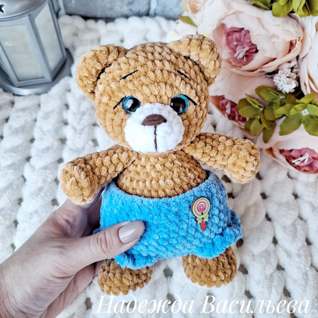 Мишка вязаный