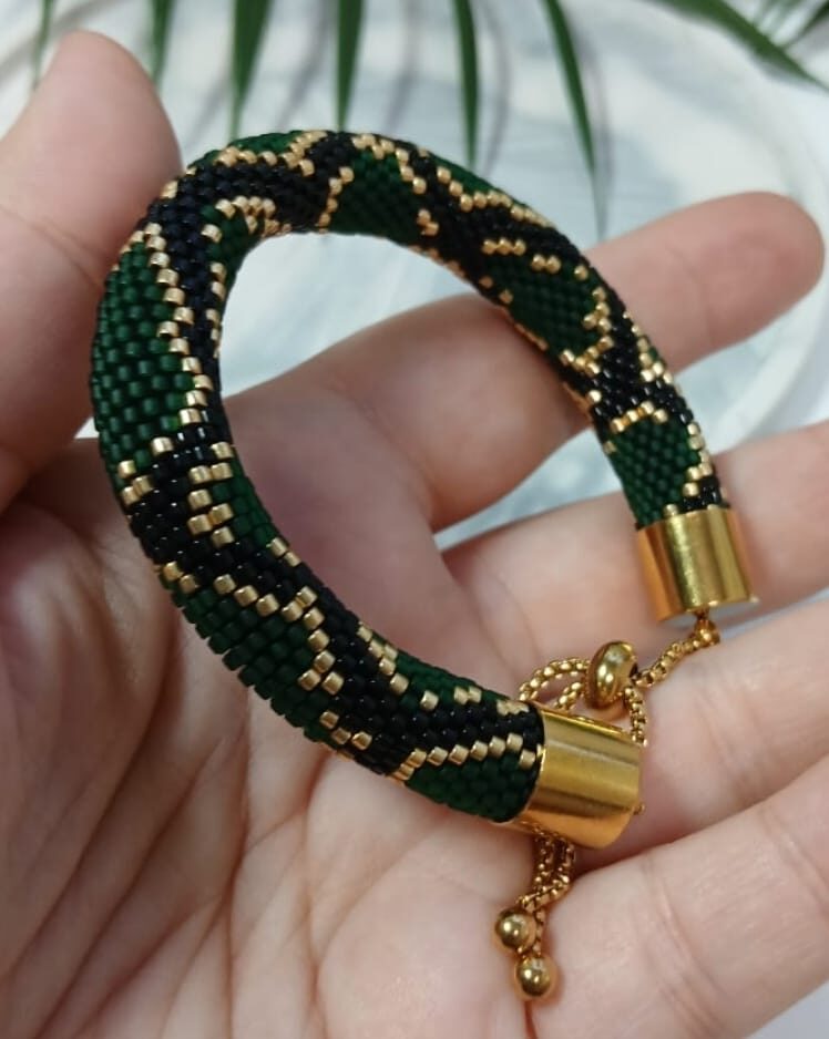 Браслет зеленый матовый «Змея»