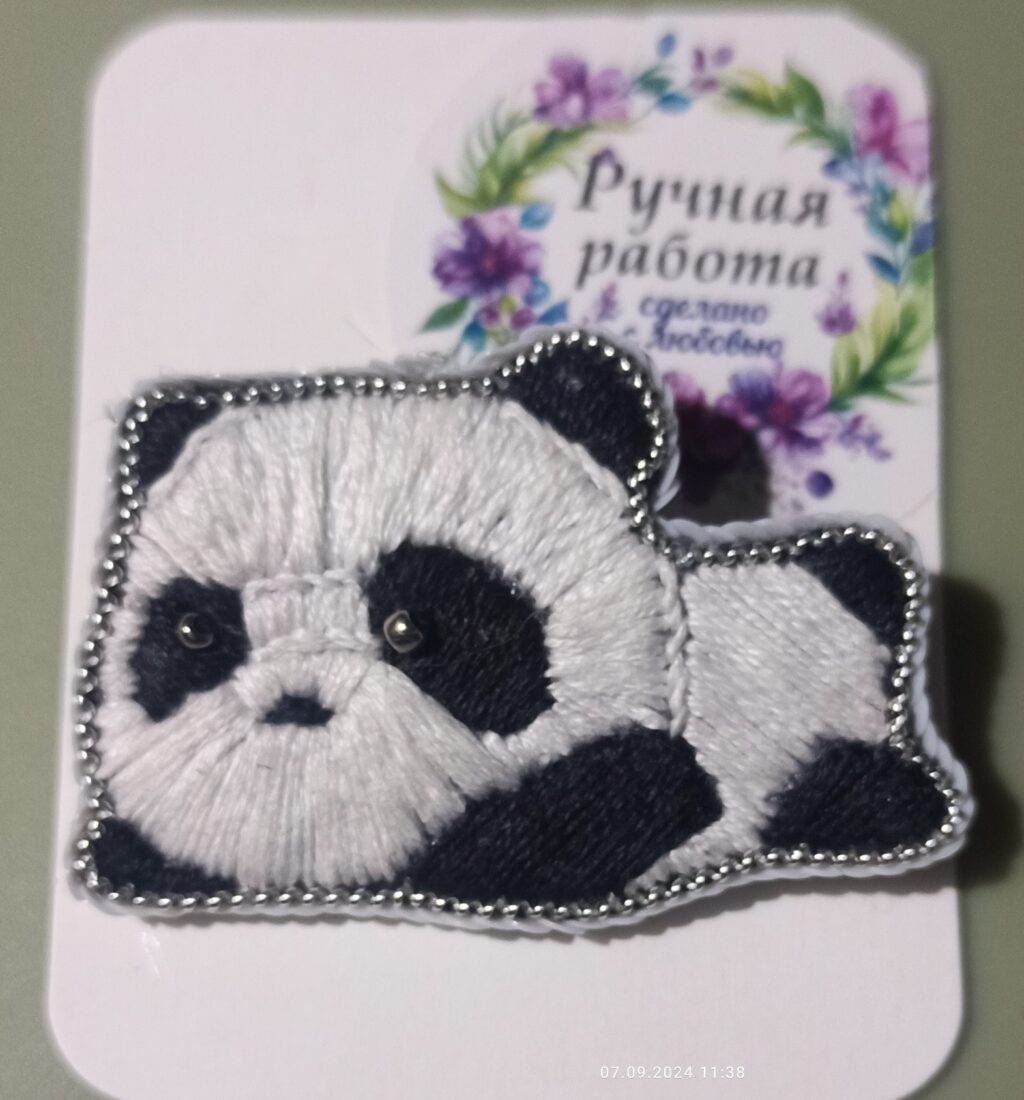 Брошь панда