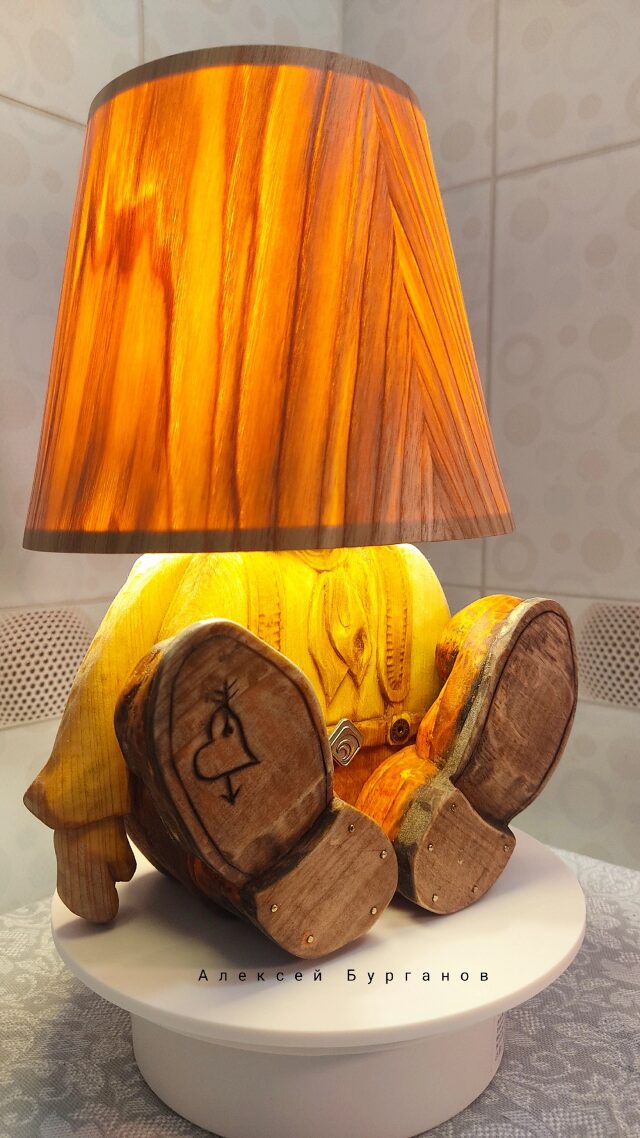 Влюбленный Гном — настольная лампа — ночник для уюта в отношениях