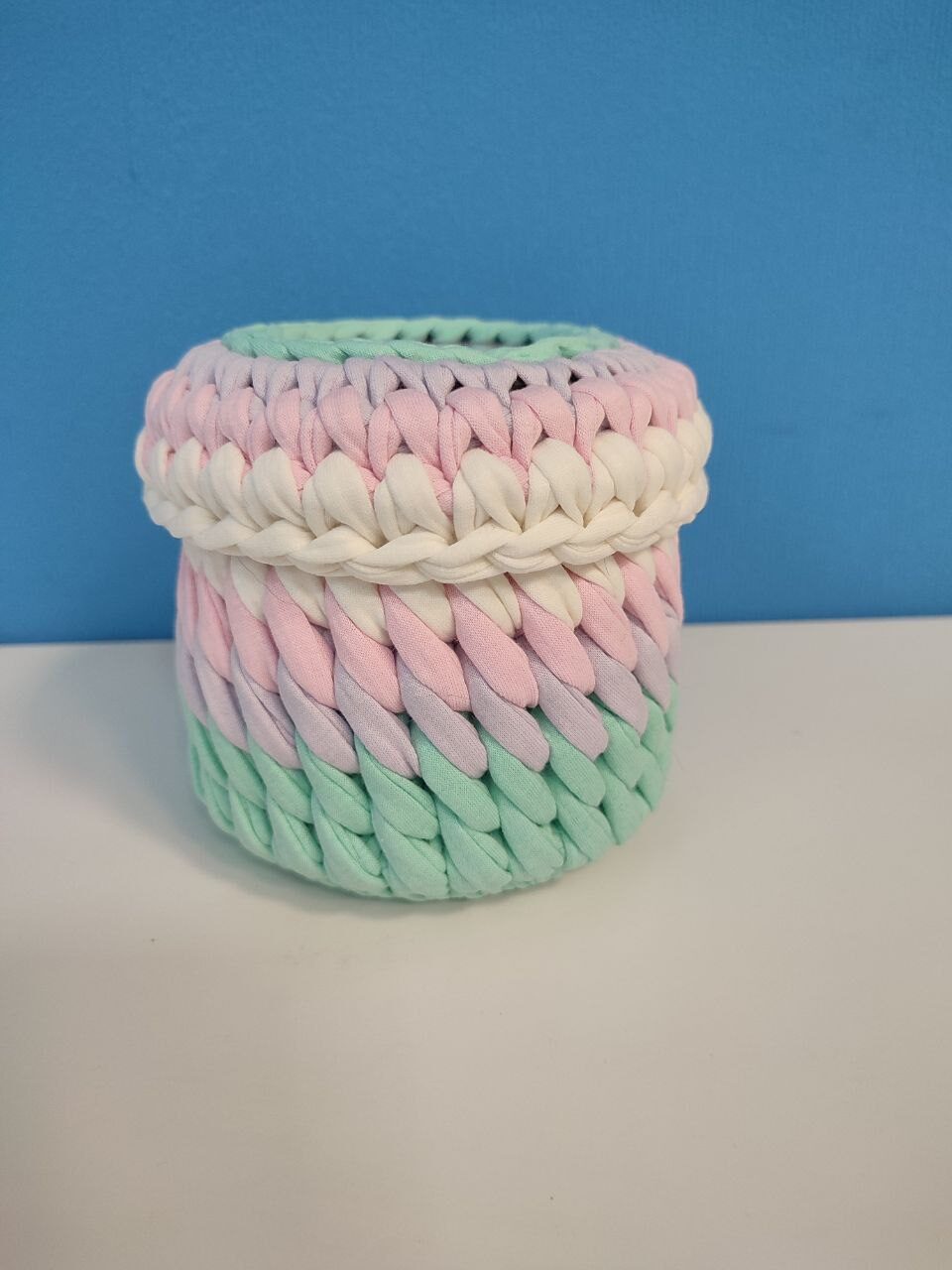 Шкатулка из трикотажной пряжи «Лунный камень»