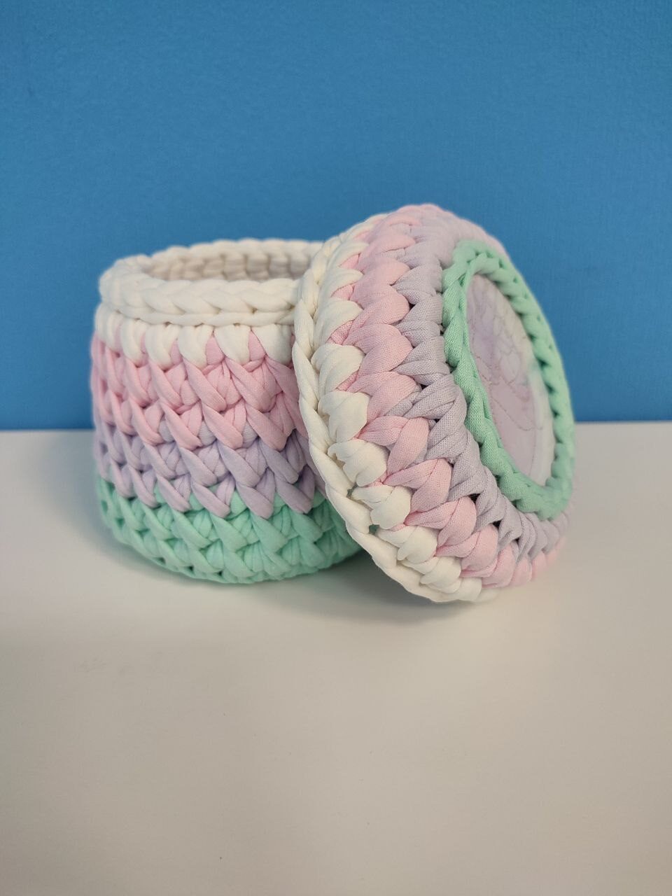 Шкатулка из трикотажной пряжи «Лунный камень»