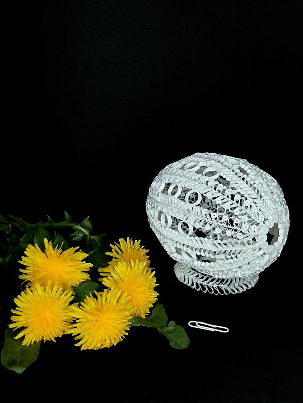 Белое пасхальное яйцо квиллинг ФАБЕРЖЕ