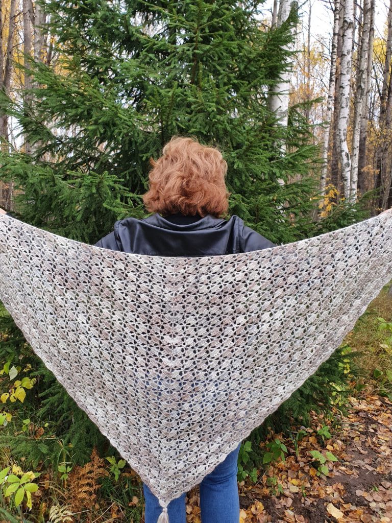 Шаль Бежевая с кистями