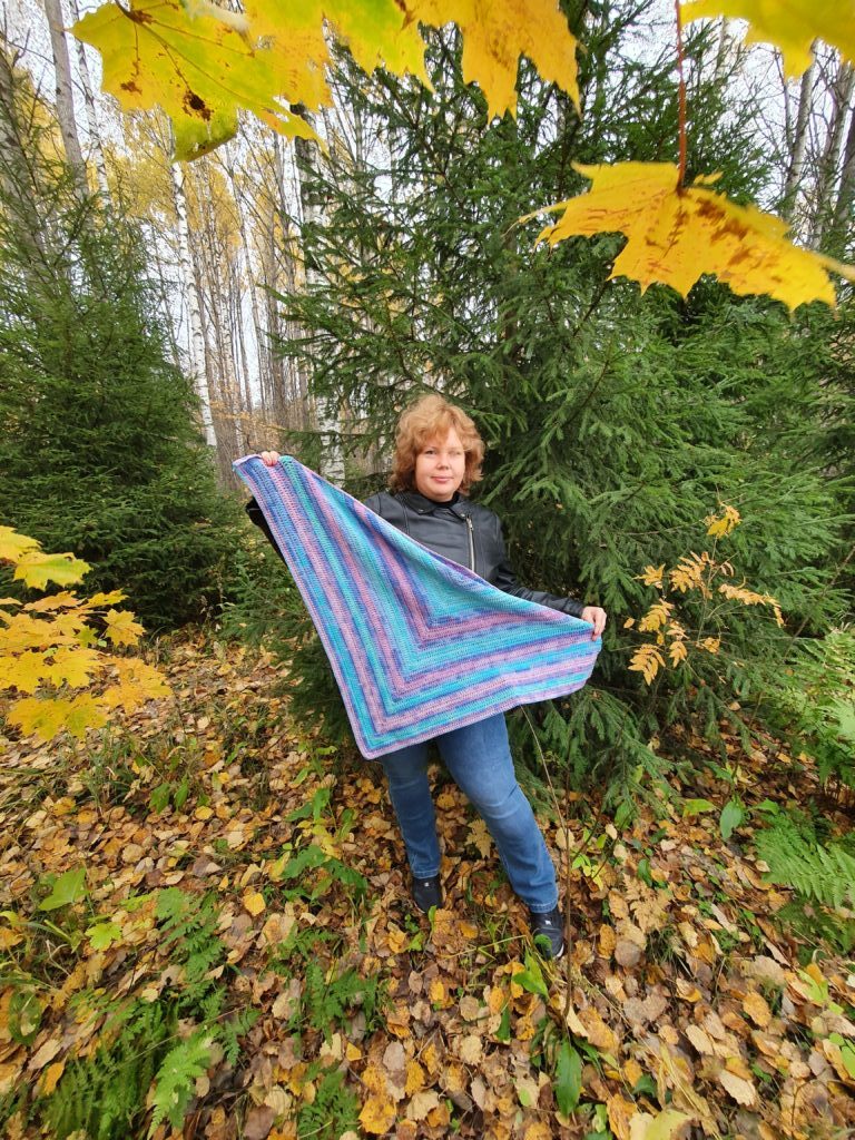 Шаль сиренево-голубая