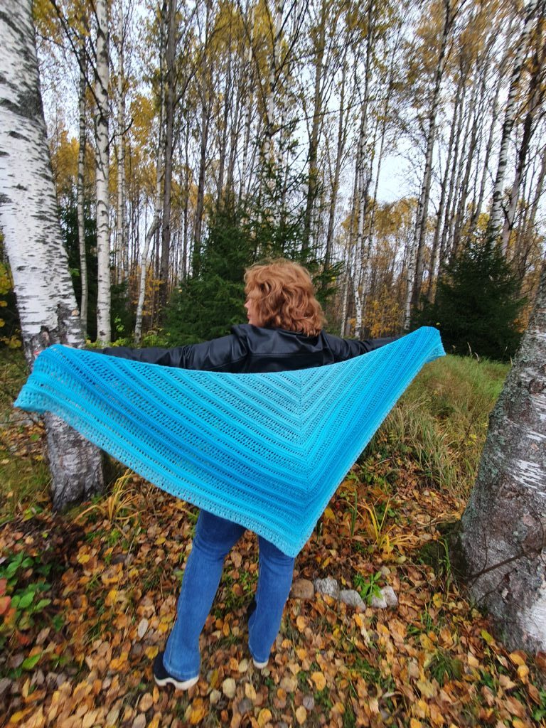 Шаль градиент голубая