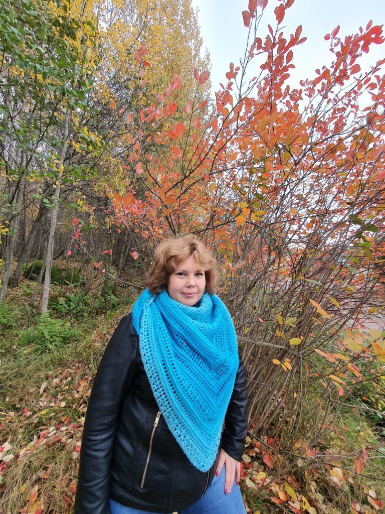 Шаль градиент голубая