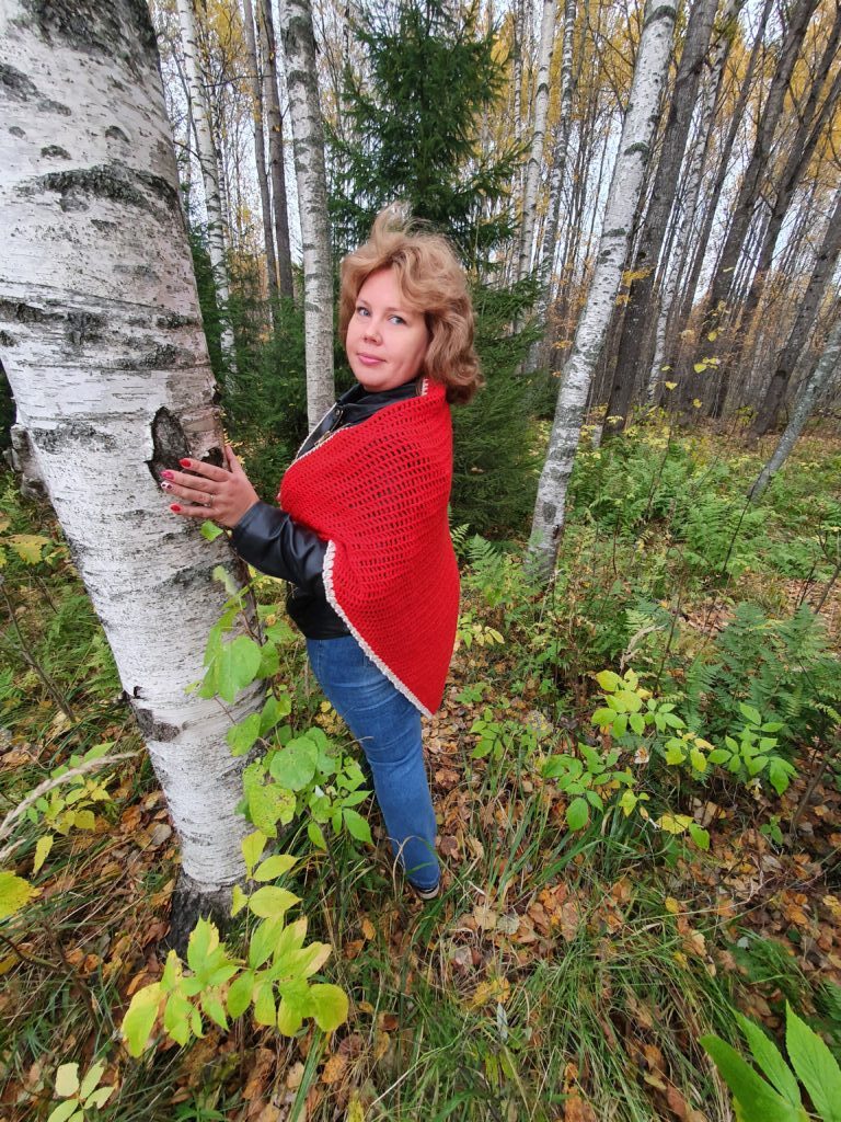 Шаль Красная с белой каймой