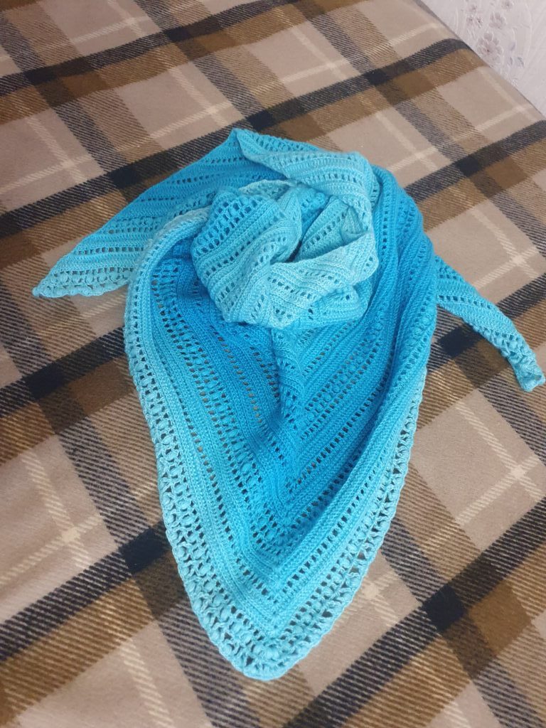 Шаль градиент голубая