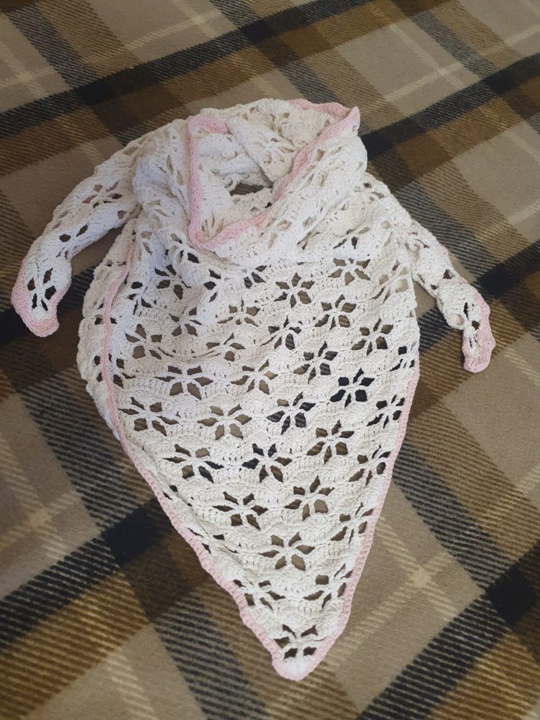 Шаль Белая с розовой каймой