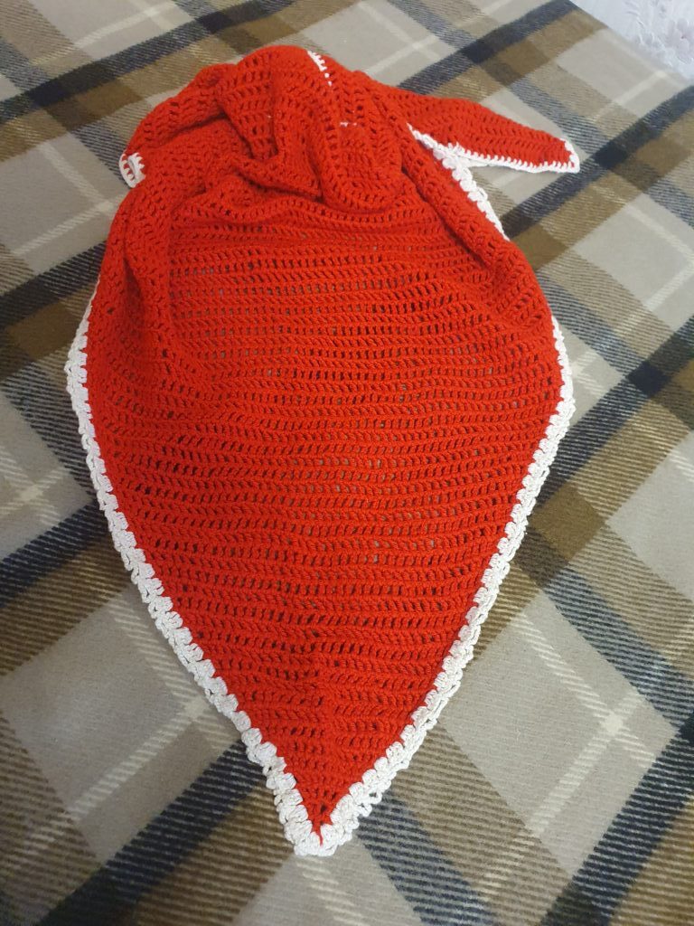 Шаль Красная с белой каймой