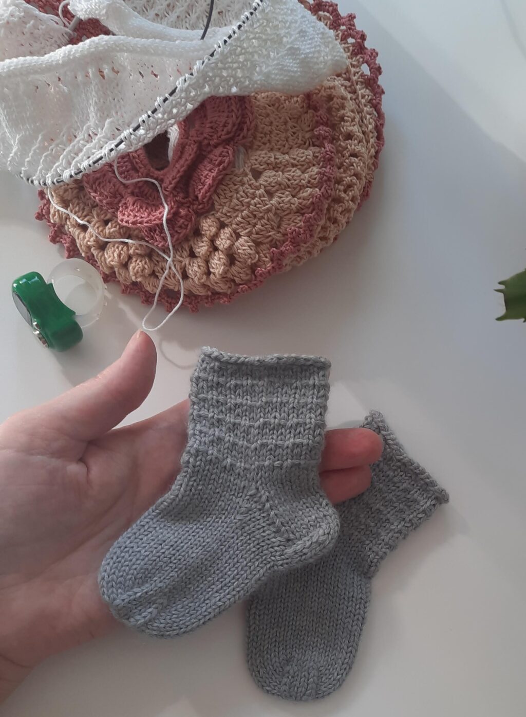 Комплект для новорождённых вязаный ручной работы