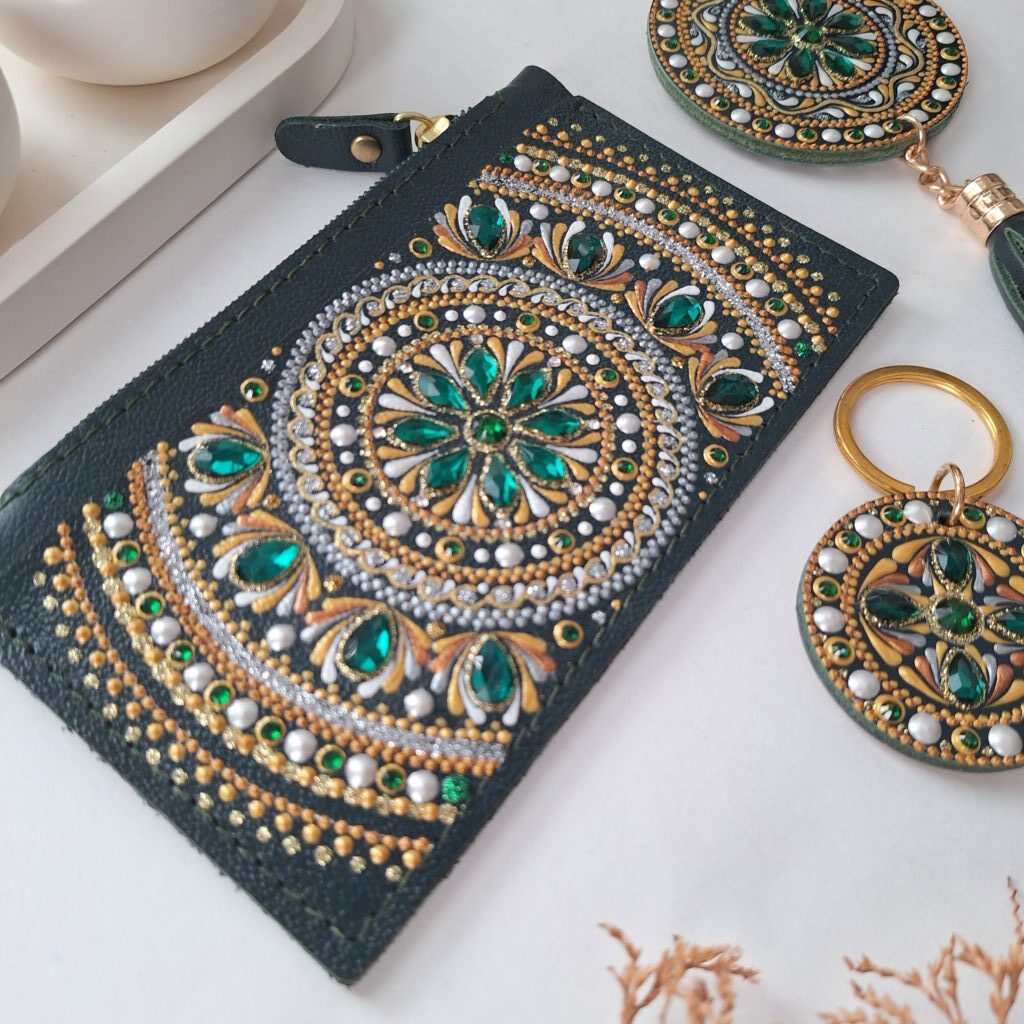 Набор из кожи: Кошелек-мини + оберег-украшение в авто + брелок