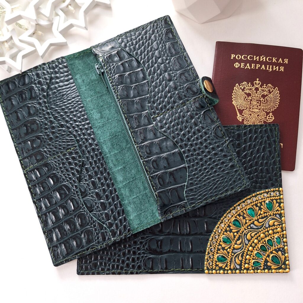 Набор из кожи: кошелек и обложка на паспорт