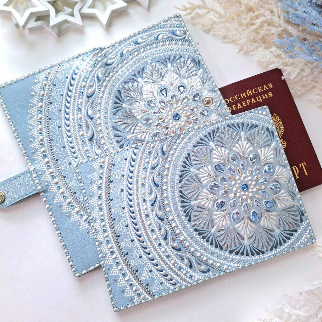 Обложка на паспорт из натуральной кожи с Мандалой Благополучия