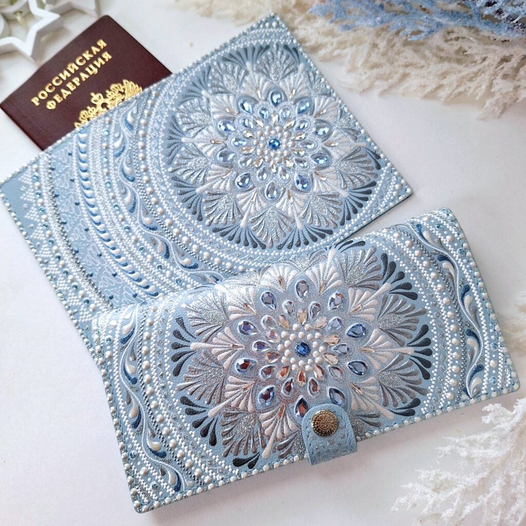 Обложка на паспорт из натуральной кожи с Мандалой Благополучия