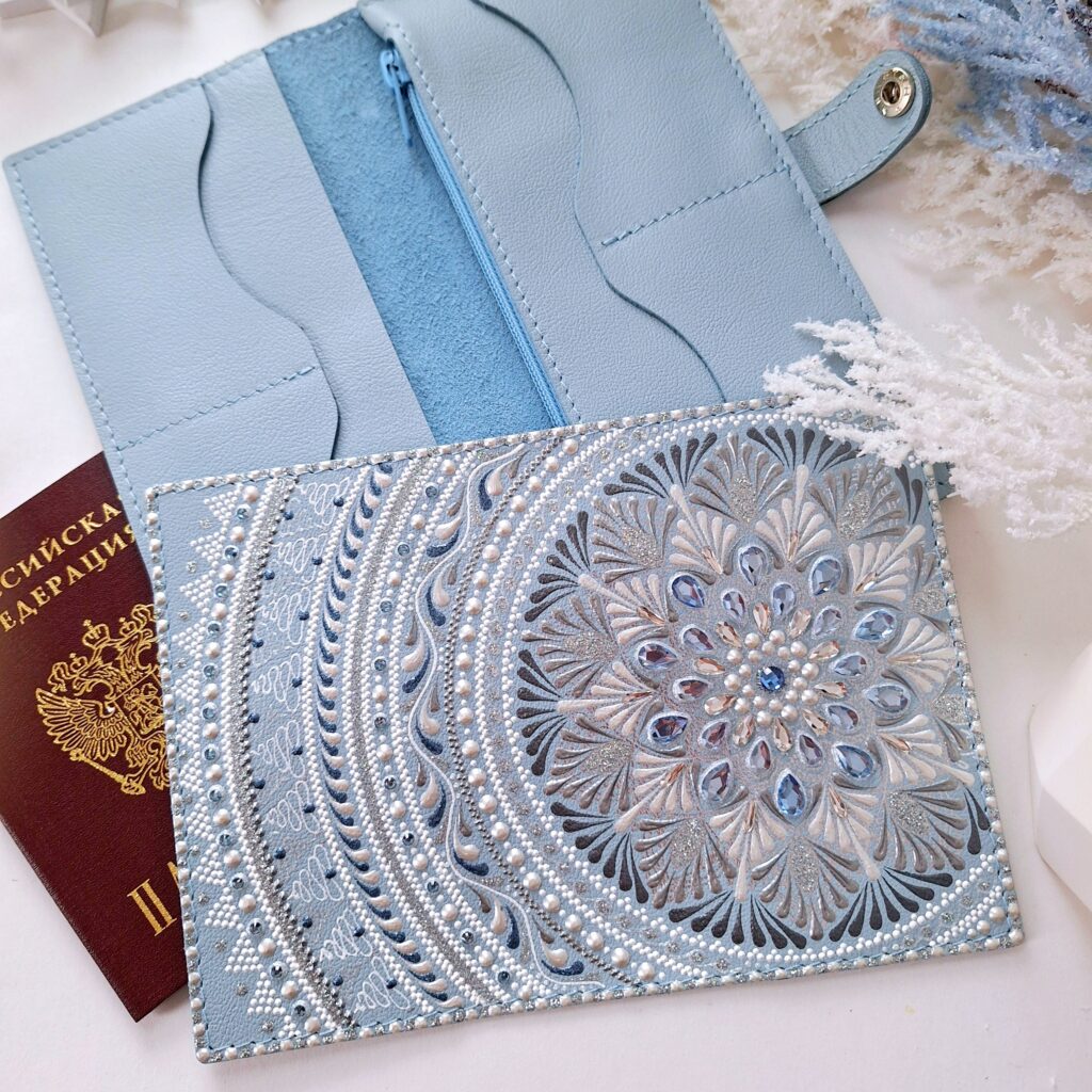 Обложка на паспорт из натуральной кожи с Мандалой Благополучия