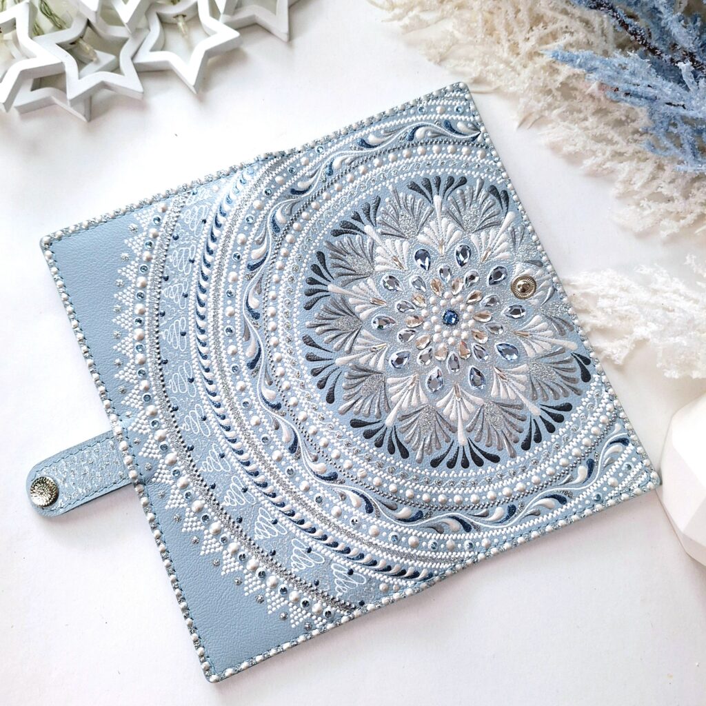 Обложка на паспорт из натуральной кожи с Мандалой Благополучия