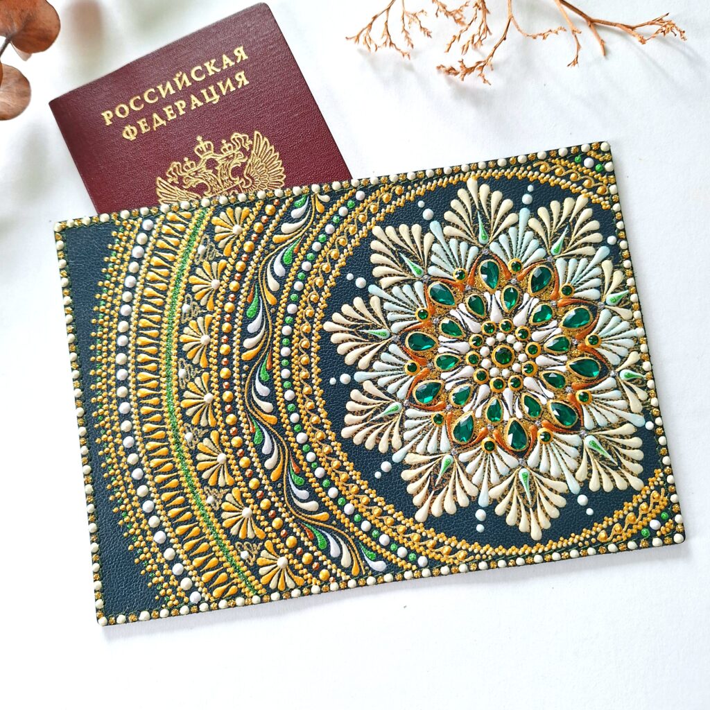 Набор из натуральной кожи: Обложка на паспорт и чехол для очков