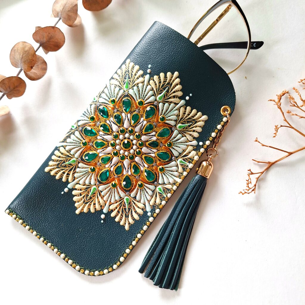 Набор из натуральной кожи: Обложка на паспорт и чехол для очков