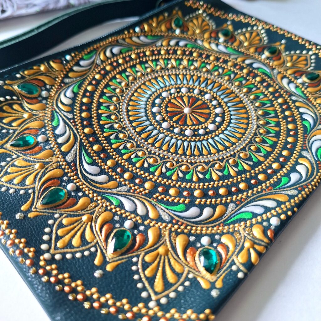 Клатч-косметичка из натуральной кожи.